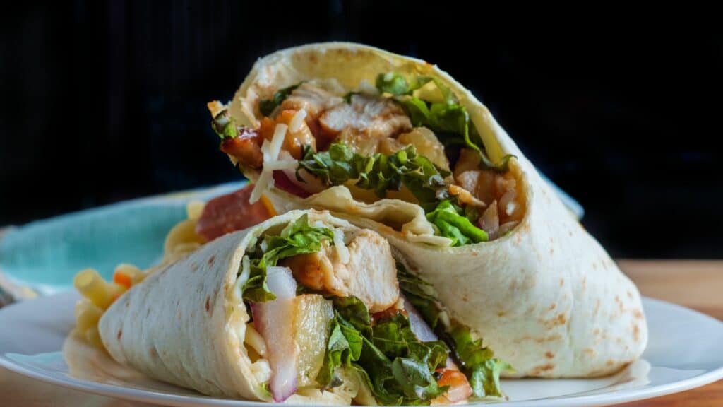Chicken wraps with fresh vegetables